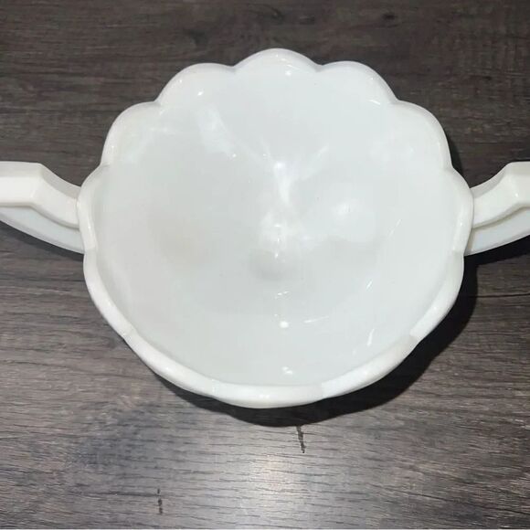 Vintage Tiffin-Franciscan Milk Glass Williamsburg Pedestal Bowl Scalloped Rim - Picture 4 of 6